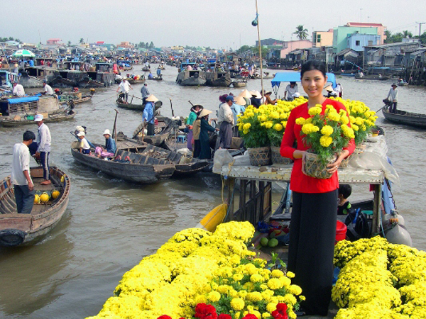 Cảnh chợ nổi những ngày giáp Tết ở miền Tây