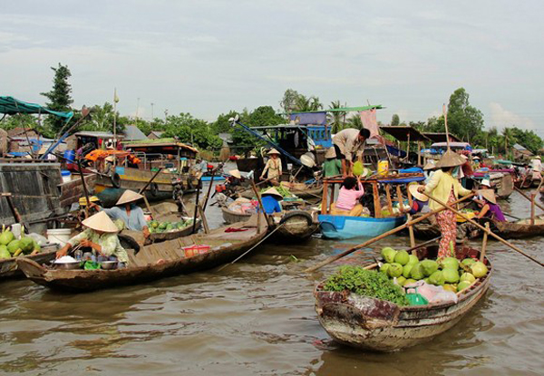 Quang cảnh một buổi chợ nổi miền Tây